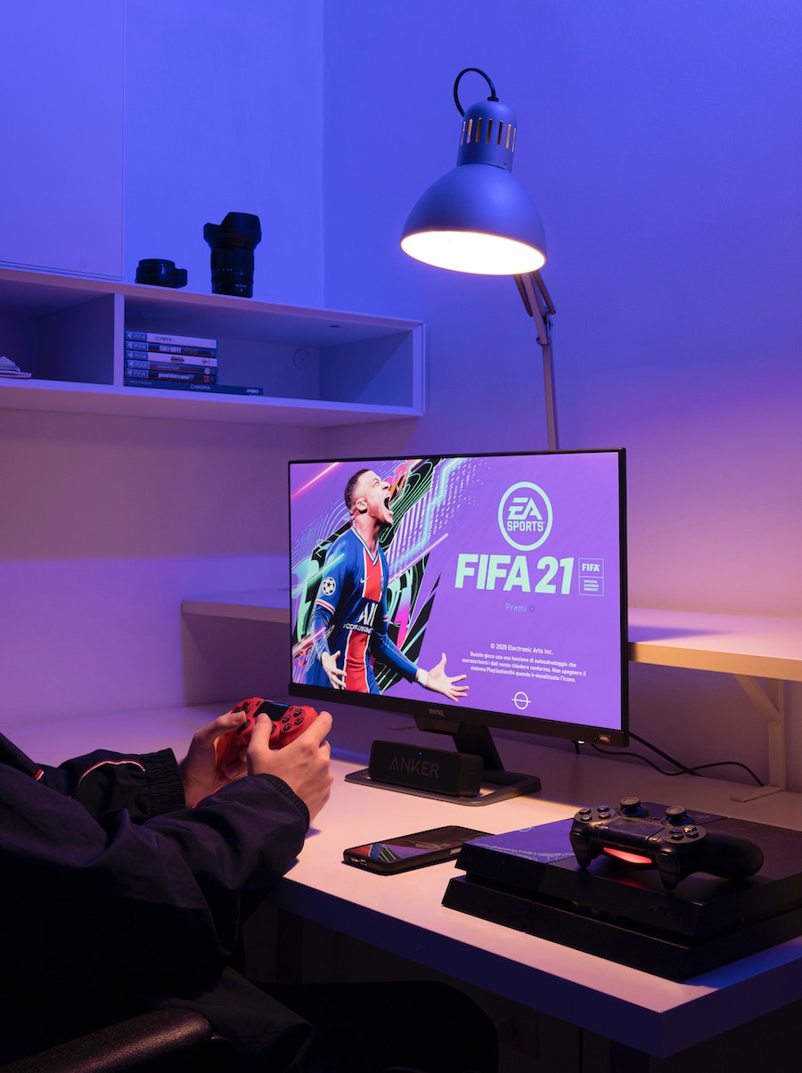 guy playing fifa 21 on computer